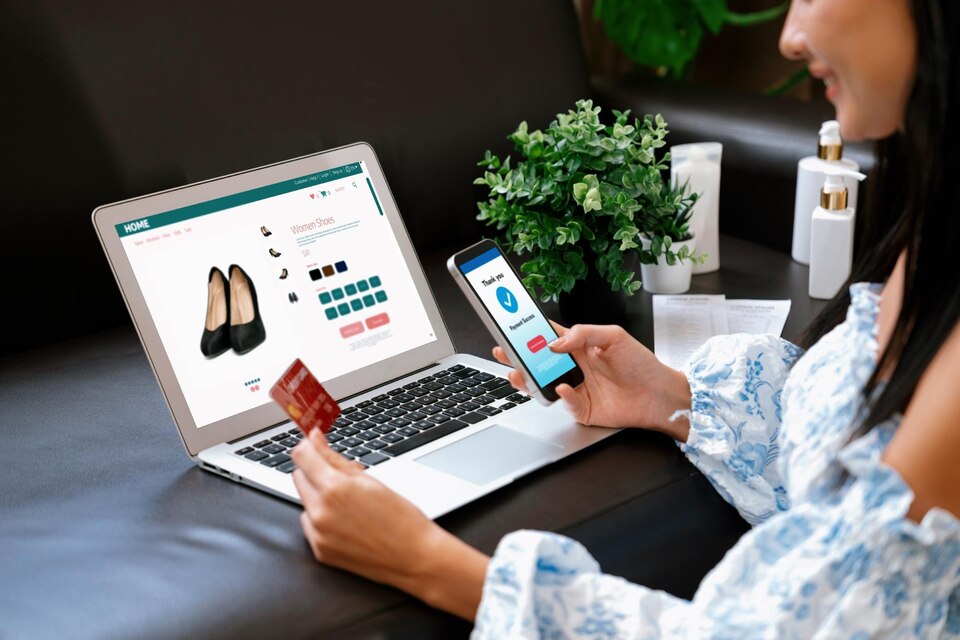 [freepicdownloader.com]-young-woman-order-purchase-product-internet-using-laptop-blithe-large